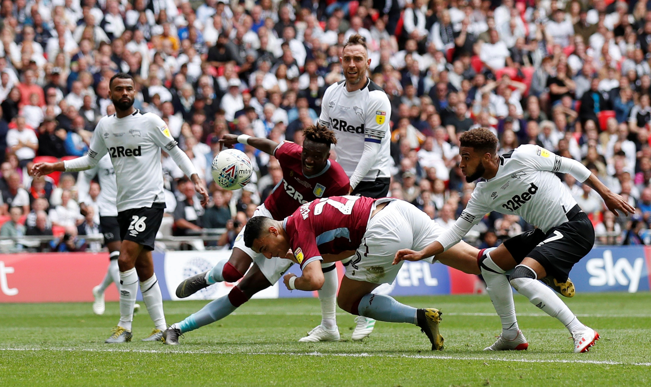 🎬8月4日LPL夏季赛战果：FPX暂居积分榜榜首